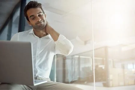 man-with-laptop-on-his-knee-unsure-of-himself