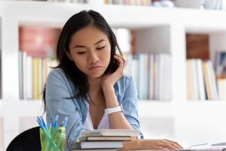 woman-procrastinating-feeling-guilty